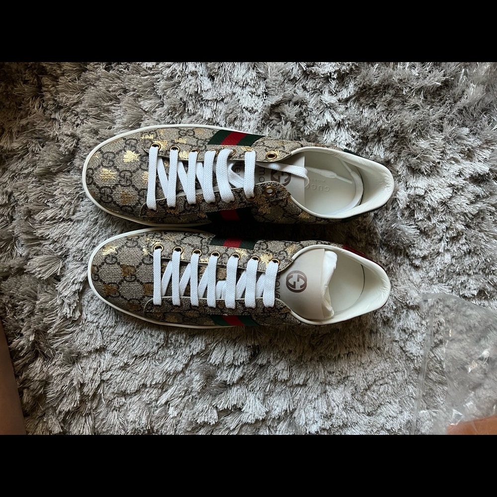 Women’s Gucci Ace Sneakers with Bees